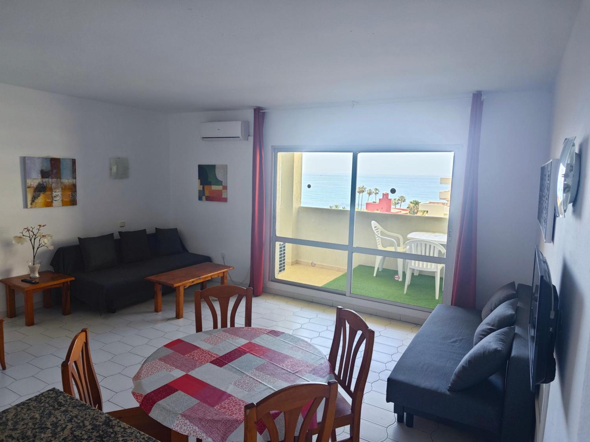 El Estudio De La Playa Benalbeach Vistas Al Mar Benalmadena Bilik gambar