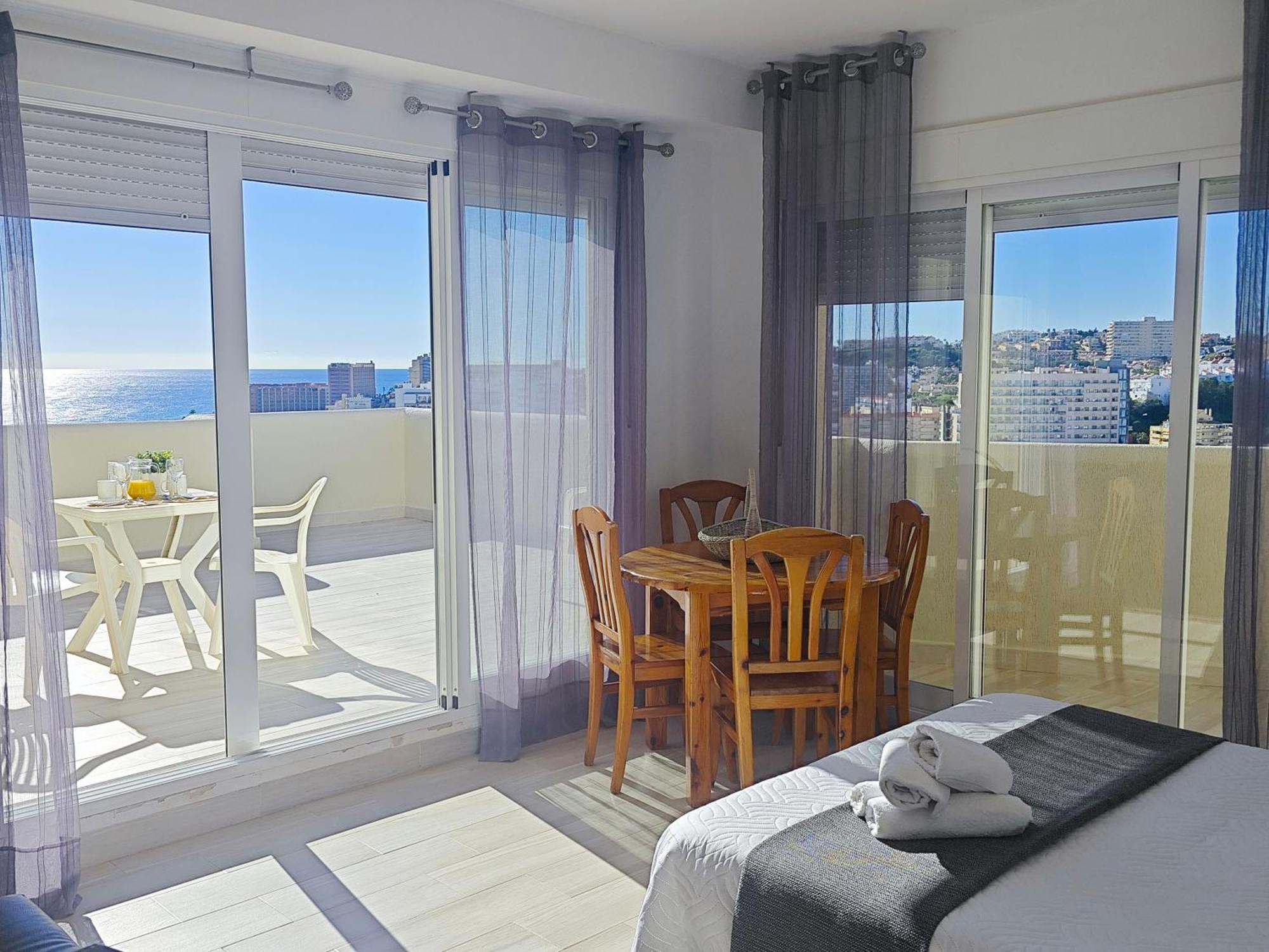 El Estudio De La Playa Benalbeach Vistas Al Mar Benalmadena Luaran gambar