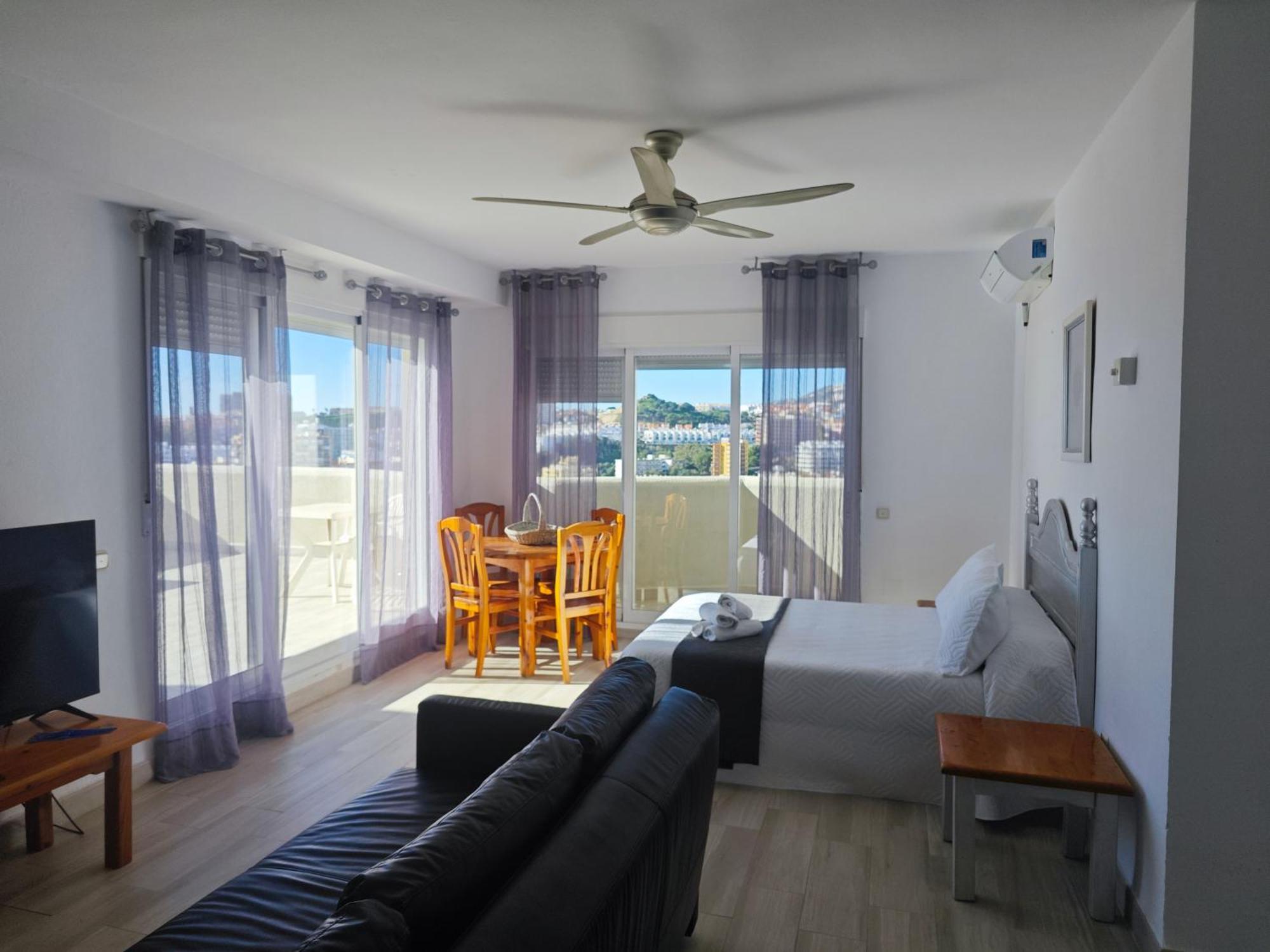 El Estudio De La Playa Benalbeach Vistas Al Mar Benalmadena Luaran gambar
