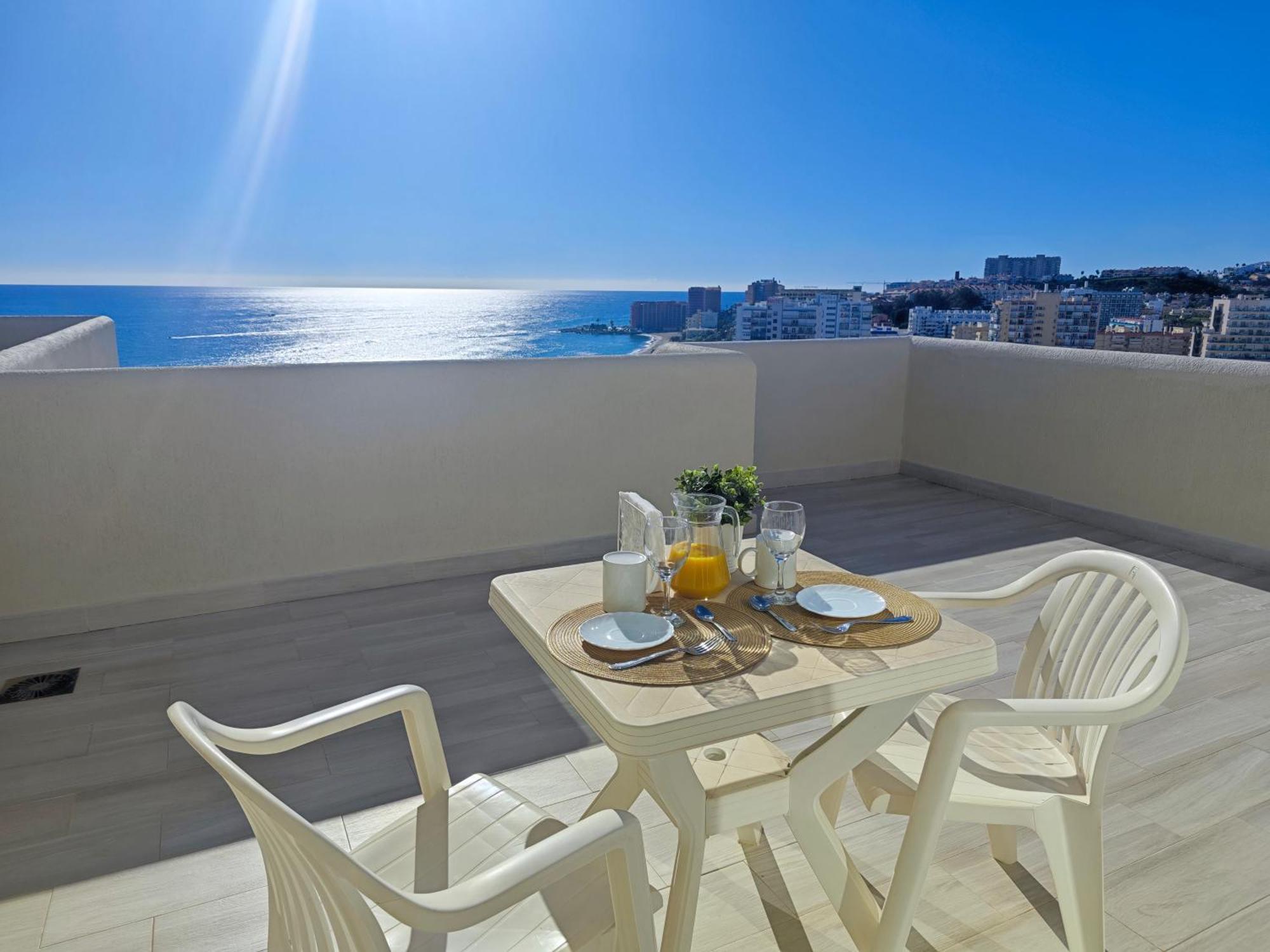 El Estudio De La Playa Benalbeach Vistas Al Mar Benalmadena Luaran gambar