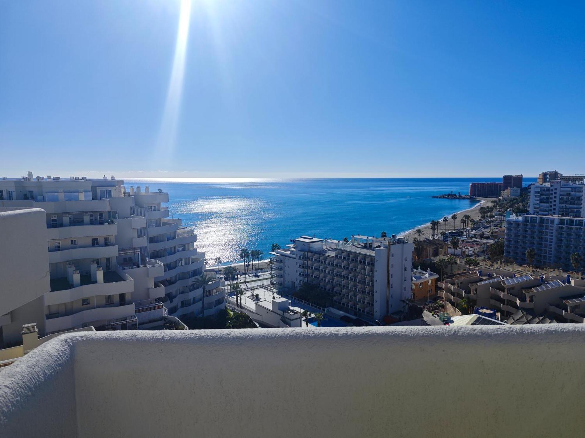 El Estudio De La Playa Benalbeach Vistas Al Mar Benalmadena Luaran gambar